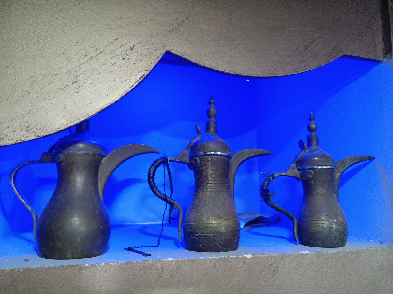 دلة قهوة نزوانية نحاسية